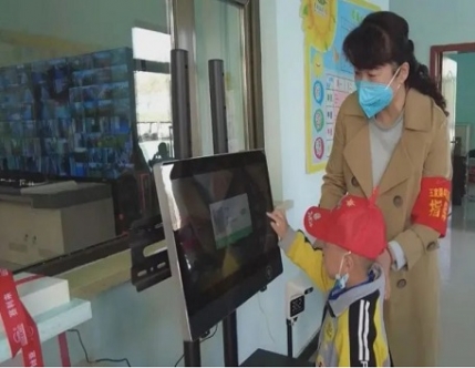 电子班牌让校园更“智慧”